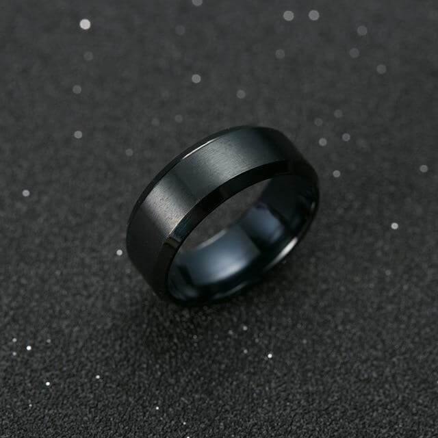 Svart titanring for menn Luvikno
