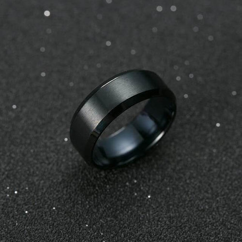 Svart titanring for menn Luvikno