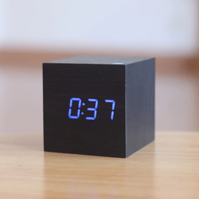 Digital Clock Cube i moderne tredesign Luvikno