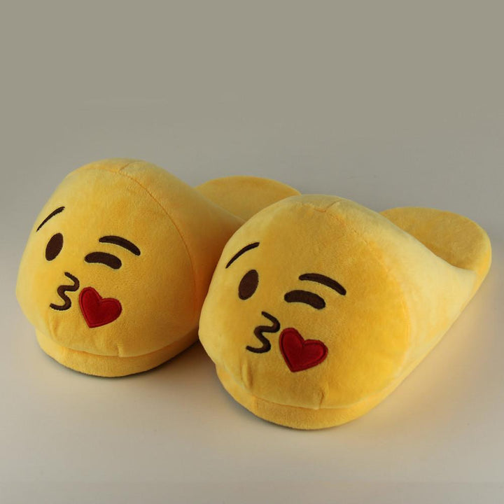 Utrolig søte emoji tøfler | Luvikno