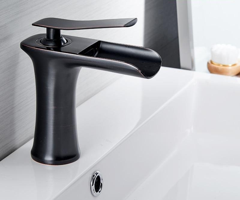 Luvikno | Moderne Fosser Baderomsbatteri – Stilig Design & Elegant Vannstrøm