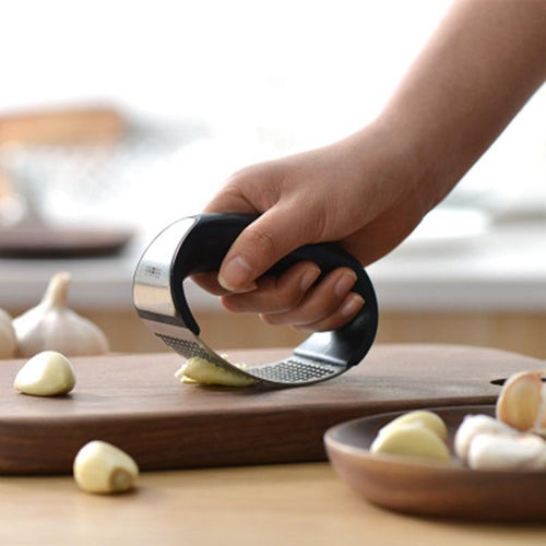 L'ail - Rocking Garlic Crusher | Luvikno