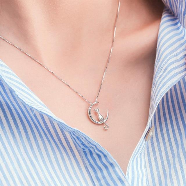 Kat - Moon Swing Necklace | Luvikno