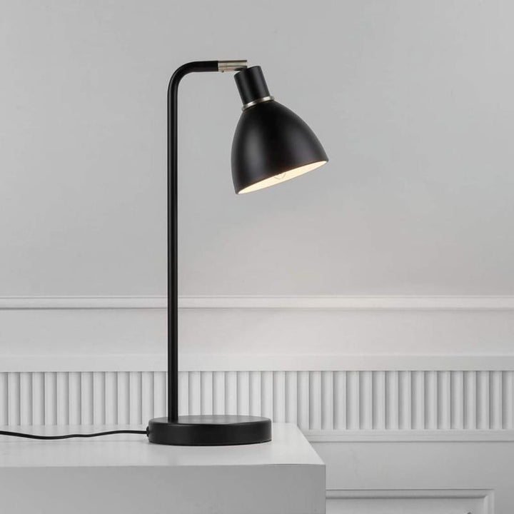 Luvikno | GrantLuxe Light Bordlampe - Svart Bordlampe for Luksuriøs Arbeidsmiljø