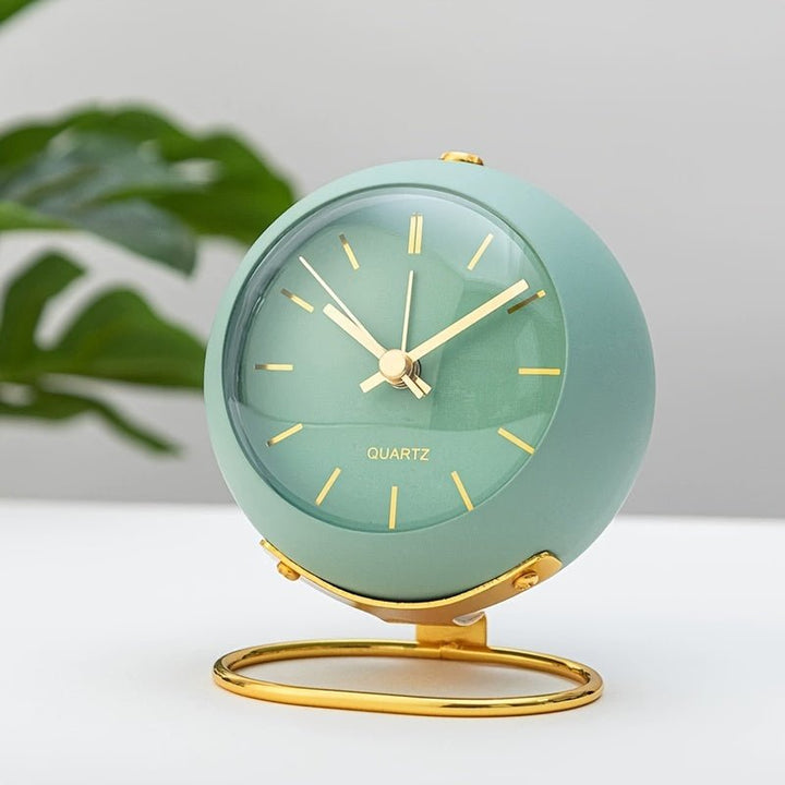 Luvikno | Buzzley Retro Stille Vekkerklokke – Vintage Metall Analog Klokke med Nattlys
