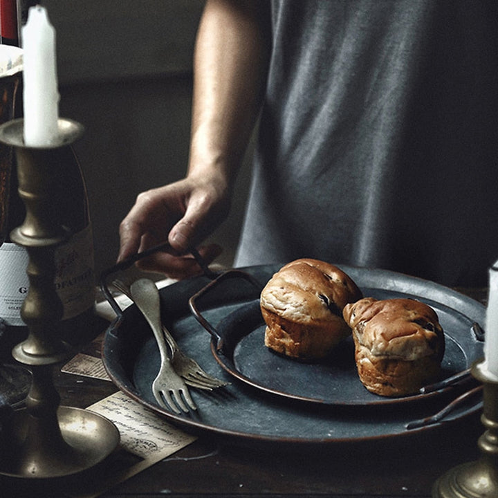 Retro metallplate med håndtak Håndlaget vintage lagrings brødbrett | Luvikno
