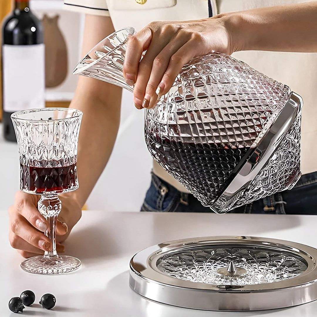 Krystall Glass Karaffel – 360° Rotérbar og Elegant | 1,5 L Vin og Drikke Dispenser | Luvikno