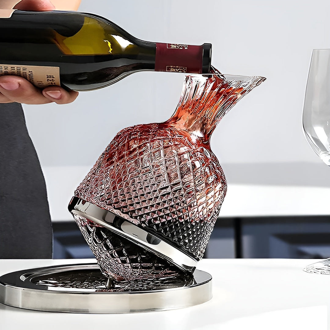 Krystall Glass Karaffel – 360° Rotérbar og Elegant | 1,5 L Vin og Drikke Dispenser | Luvikno