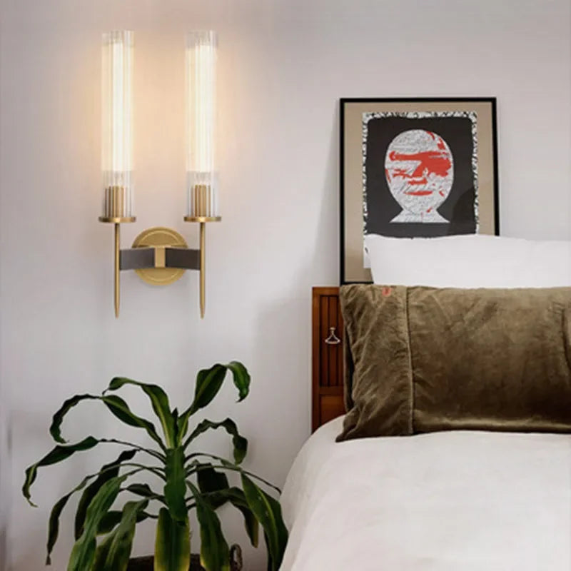 Luvikno | Möni | Moderne Vegglampe med Ribbete Glass og Messingfinish