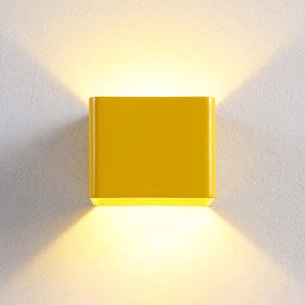 LumiBox - Firkantet LED Vegglampe | Modern Design i Svart, Hvit og Grønn for Soverom og Stue | Luvikno