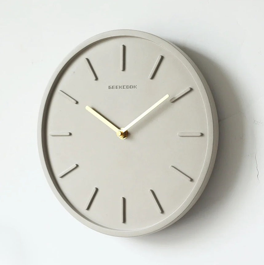Nordisk sement veggklokke med metall pendel | Minimalistisk skandinavisk klokke for moderne interiør | Luvikno