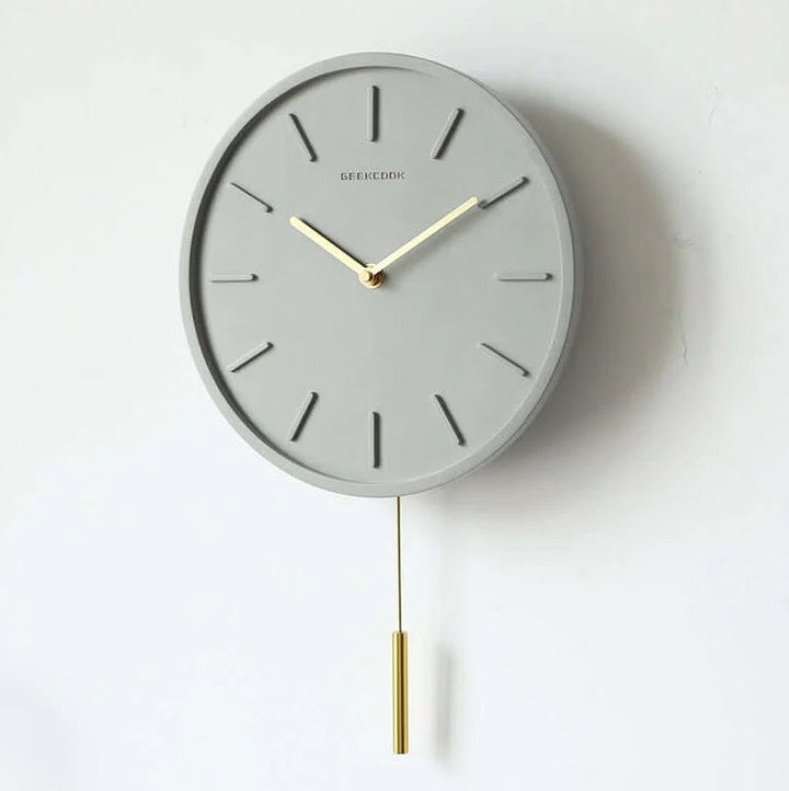 Nordisk sement veggklokke med metall pendel | Minimalistisk skandinavisk klokke for moderne interiør | Luvikno