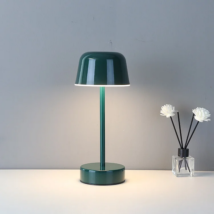 Bordlampe med moderne metall dimbar design Luvikno