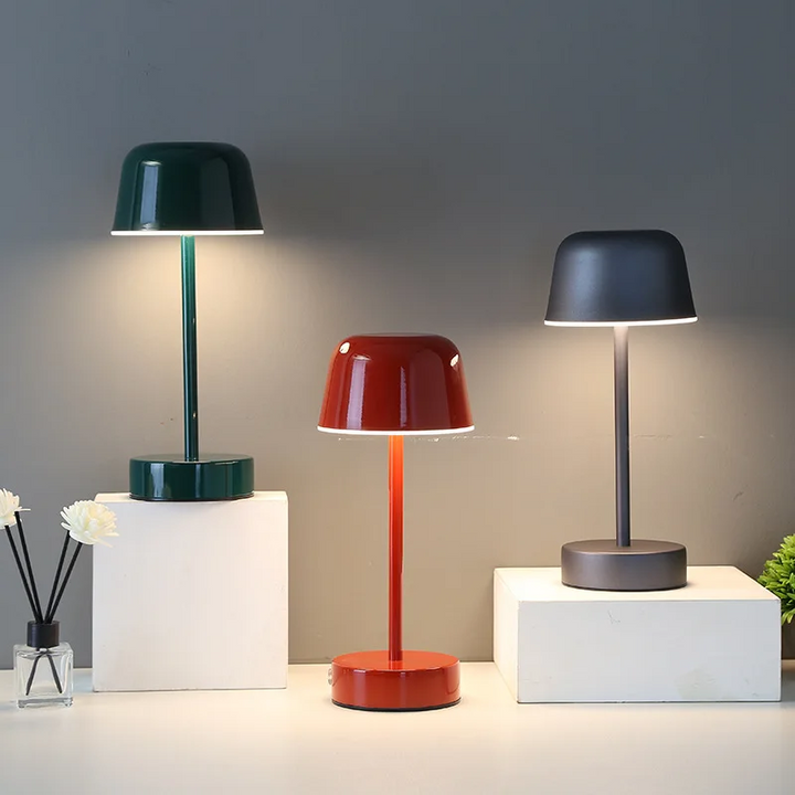 Bordlampe med moderne metall dimbar design Luvikno