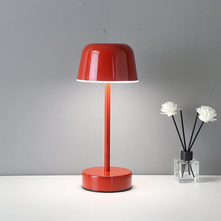 Bordlampe med moderne metall dimbar design Luvikno