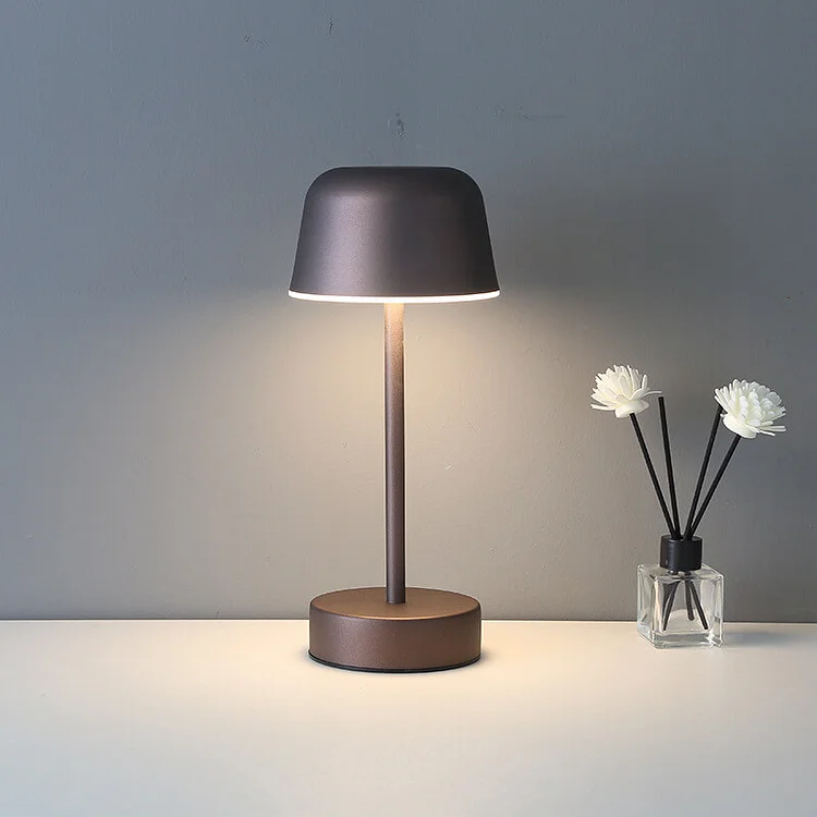 Bordlampe med moderne metall dimbar design Luvikno