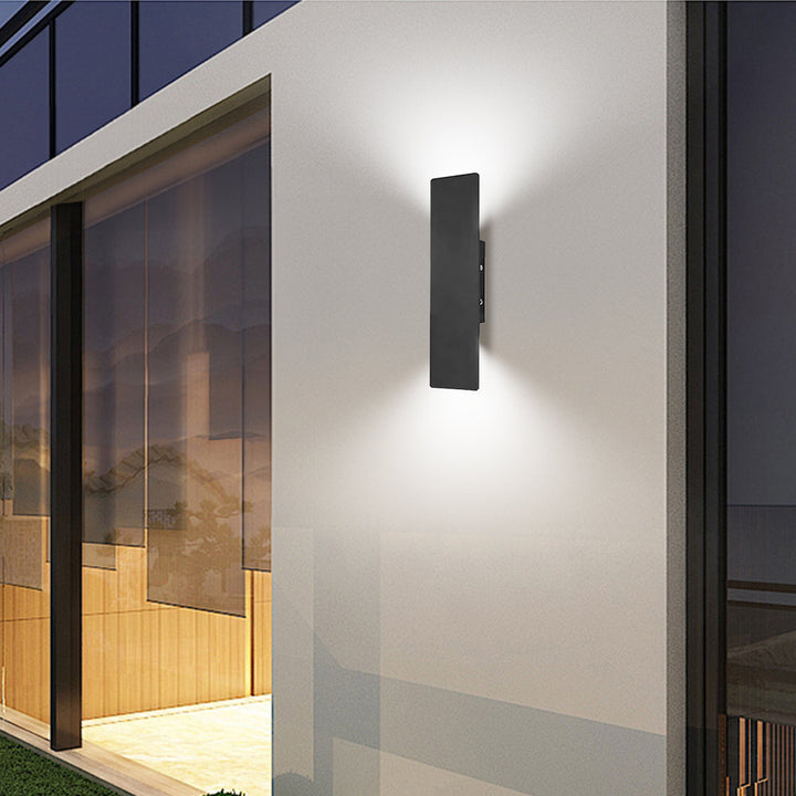 Utendørs vegglampe med moderne vanntett design Luvikno