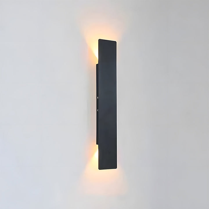 Utendørs vegglampe med moderne vanntett design Luvikno