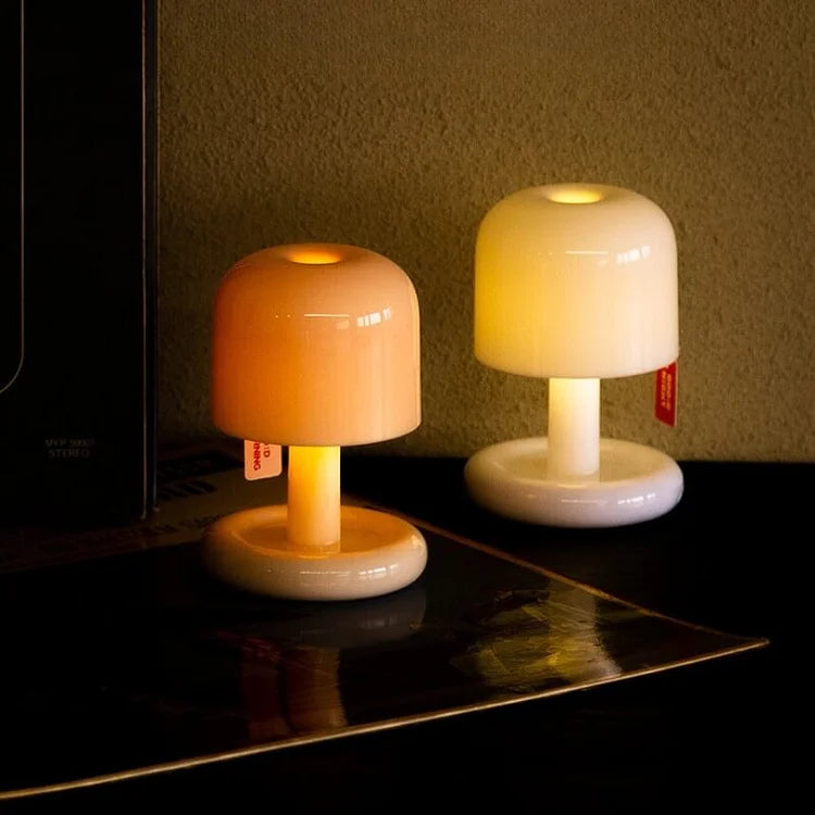 Bordlampe med mykt solnedgangslys Luvikno