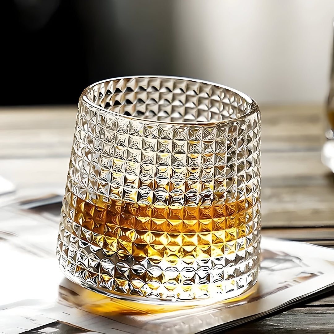 SwirlSip – Roterbart, teksturert whiskeyglass med et slående ribbet design Luvikno