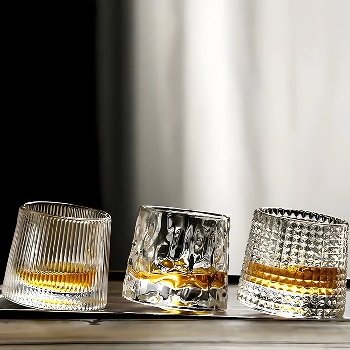Whiskeyglass med 360° rotasjonsfunksjon – Strukturert design for stilfull drikkeopplevelse | Luvikno