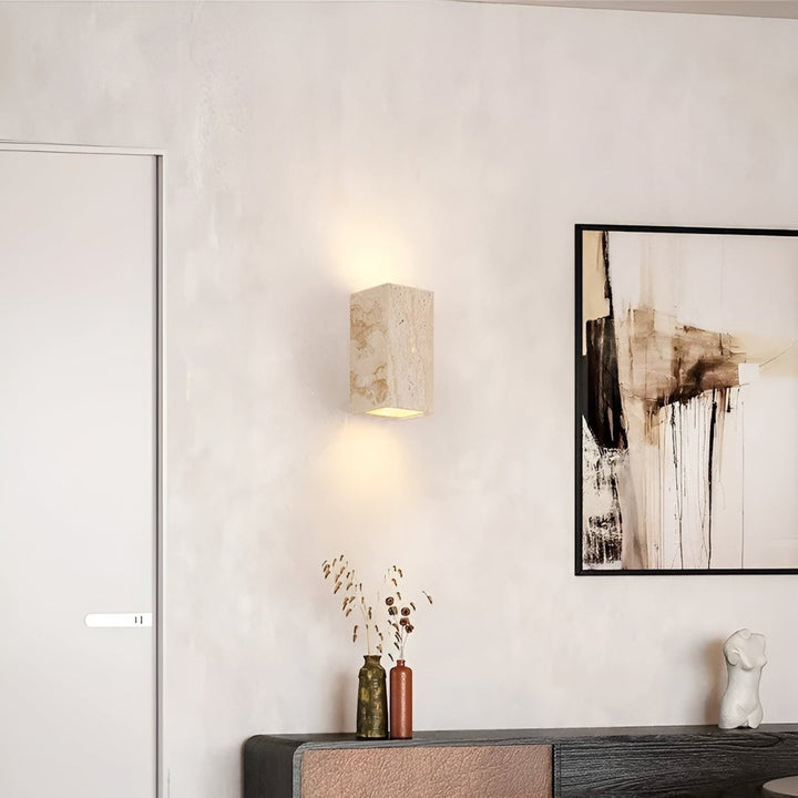 Luvikno | Vegglampe laget av travertin for en varm og elegant atmosfære