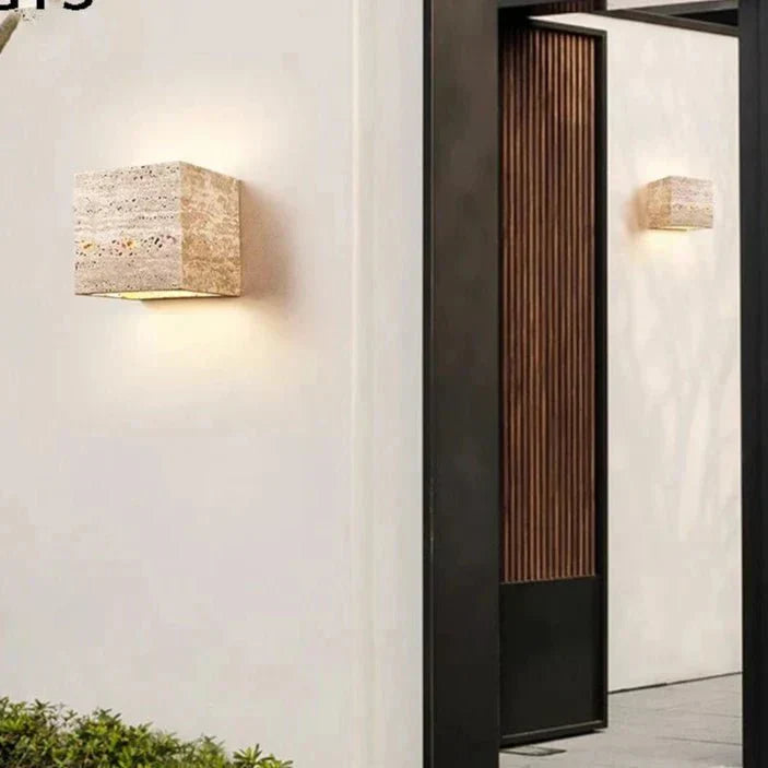 Luvikno | Vegglampe laget av travertin for en varm og elegant atmosfære
