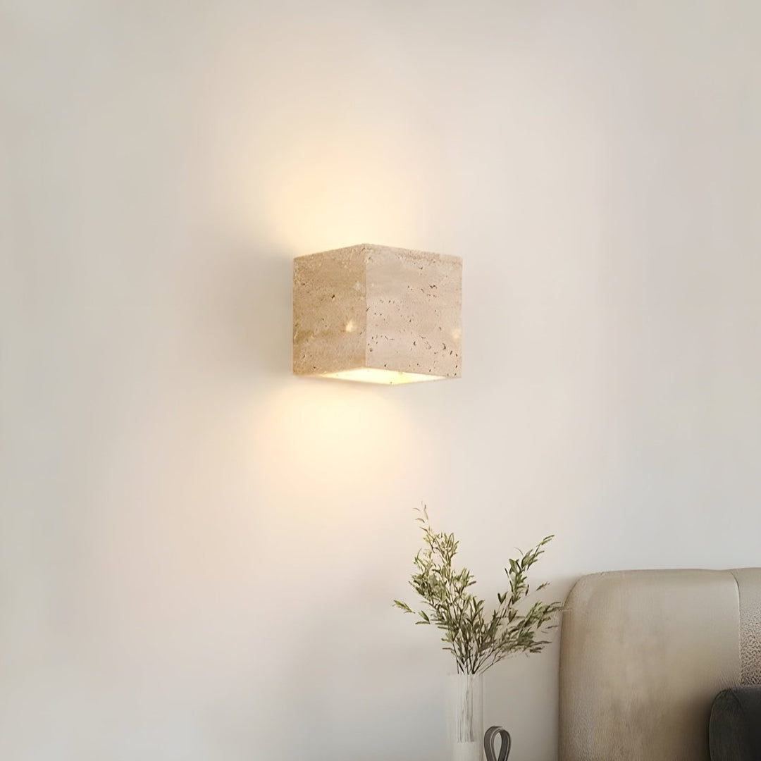 Luvikno | Vegglampe laget av travertin for en varm og elegant atmosfære