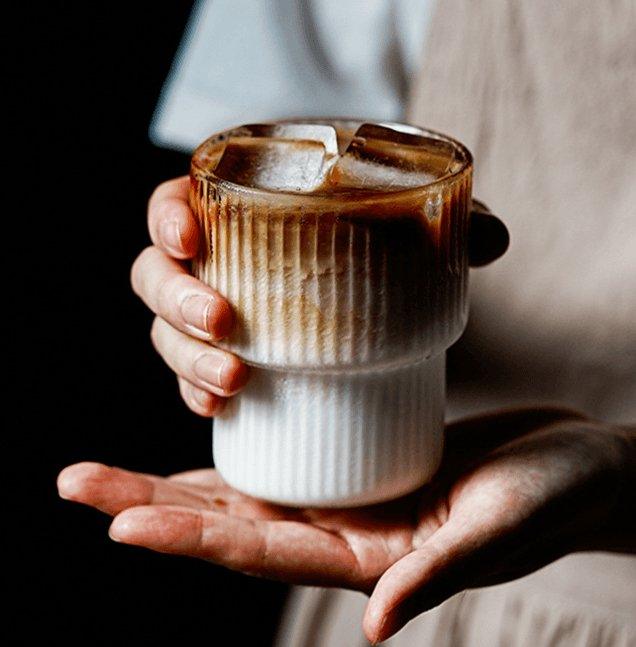 LustraVibe – Luksuriøs Ribbet Glasssett for Elegante Drikker | Luvikno