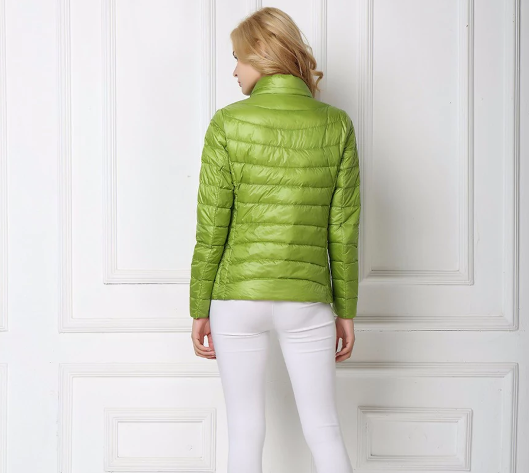 Lett dunjakke med urban eleganse