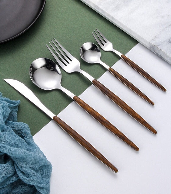Elegant treske manual gull bestikksett for sofistikert middag | Luvikno