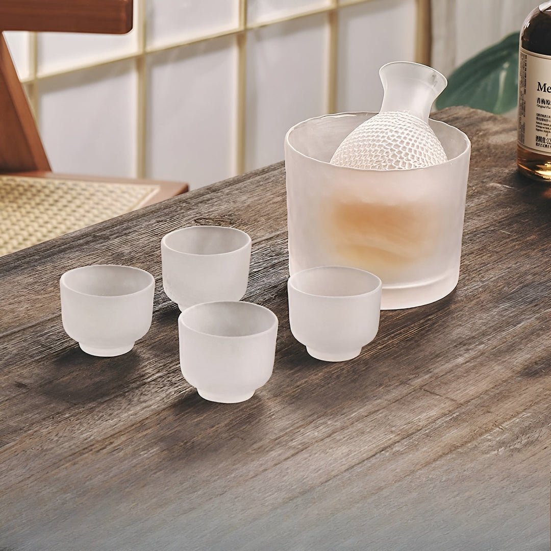 Japansk sake-sett laget av glass – Elegant karaffel med kopper | Perfekt for vin, whisky og likør | Luvikno