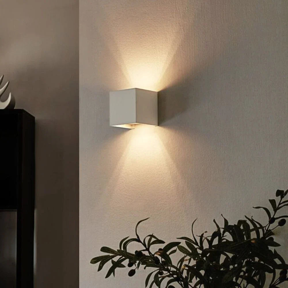 Vegglampe Svart Aluminium Justerbar Kubus LED Luvikno