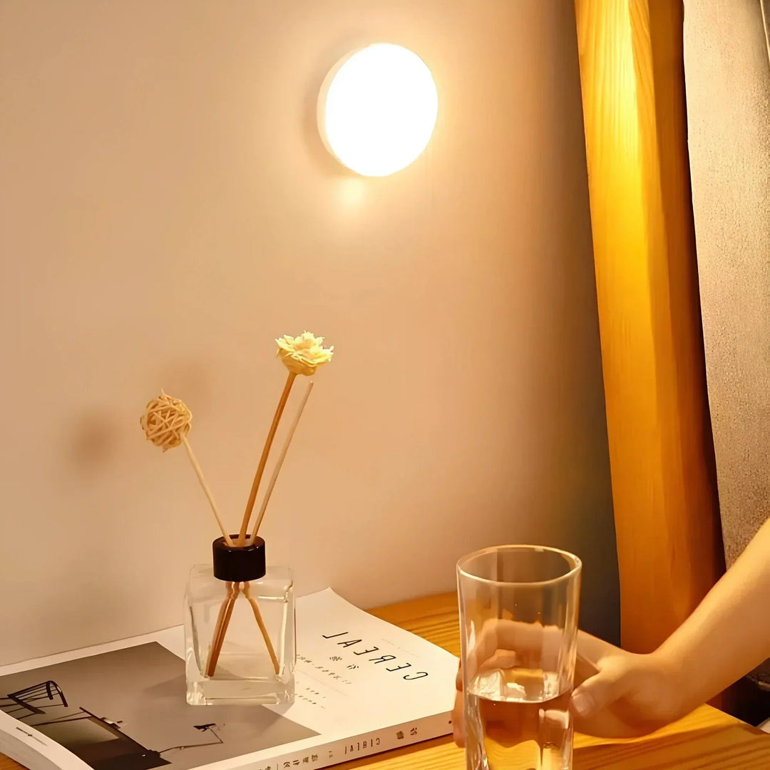 Luvikno | Oppladbar bevegelsessensor LED-lampe | Energisparende, USB-oppladbar og ideell for ganger, trapper, garderober og skap
