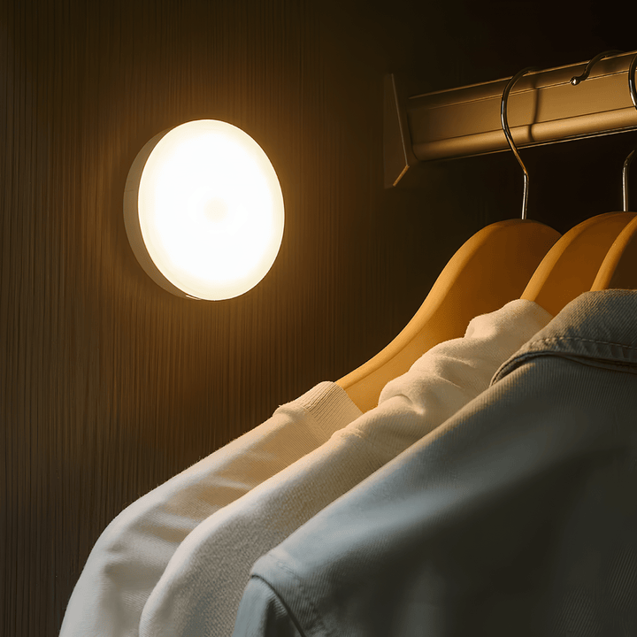 Luvikno | Oppladbar bevegelsessensor LED-lampe | Energisparende, USB-oppladbar og ideell for ganger, trapper, garderober og skap
