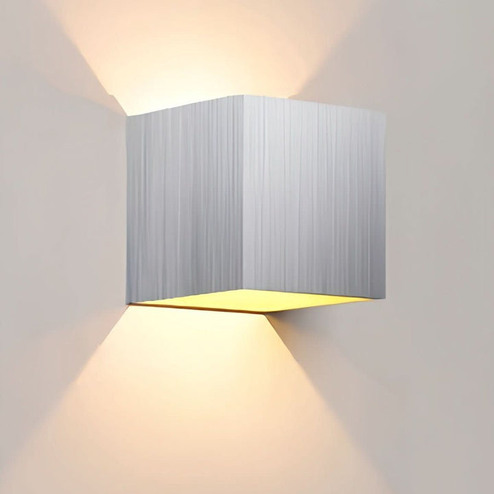 Luvikno | Værbestandig Cube Vegglys – Opp Ned LED Utendørslampe
