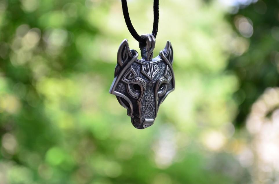 Norse Wolf Head Halskjede - Gratis Frakt! | Luvikno
