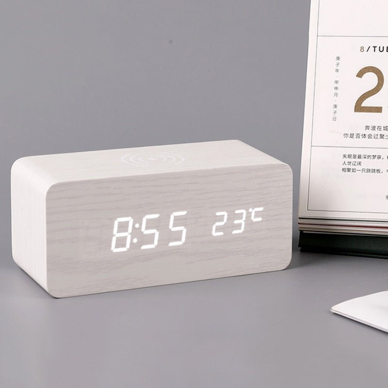 Luvikno | Wood Electric Alarm Clock med trådløs ladeplate