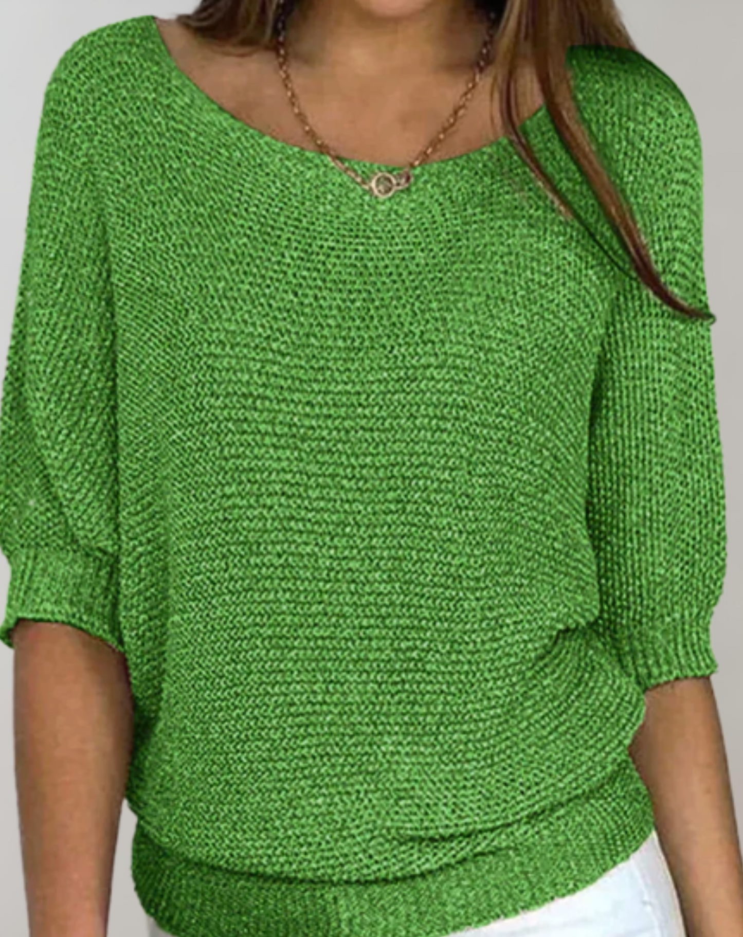 Luvik | Kaunis vyötärölle sopiva neule pyöreällä pääntiellä ja yksinkertaisilla puolpitkillä hihoilla