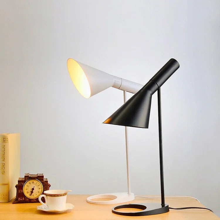 Luvikno | LumiMinimal Bord - Elegant LED Bordlampe for Moderne Interiør