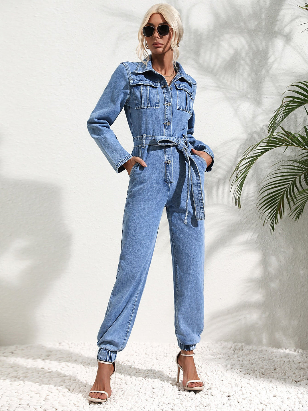 Luvik haalari läppätaskulla ja denimvyöllä