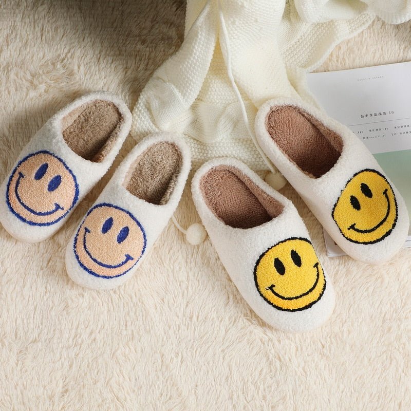 Luvik Large Smiley Pattern -turkistossut